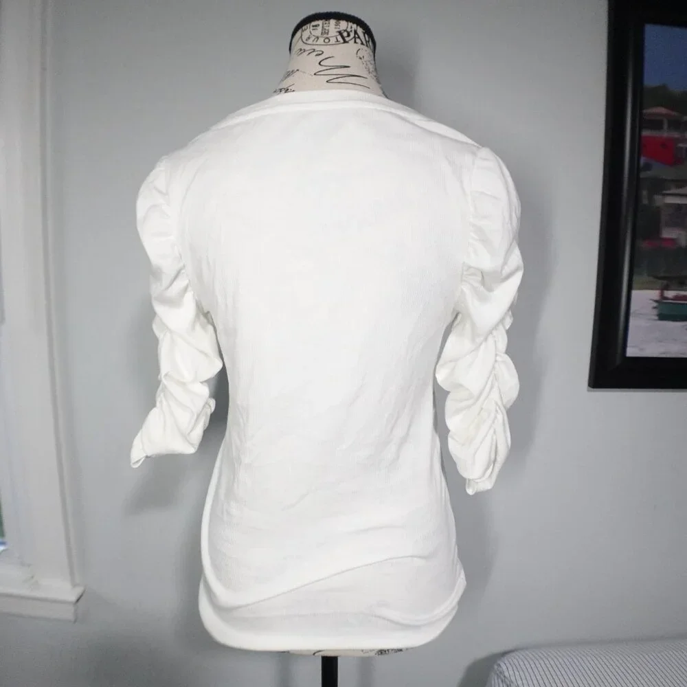 Gap Medium Rib Tee V Neck Off white size Medium New w/o tag‎